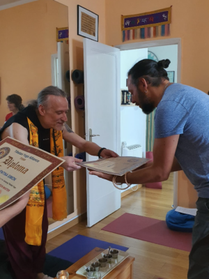 entrega de diplomas yoga